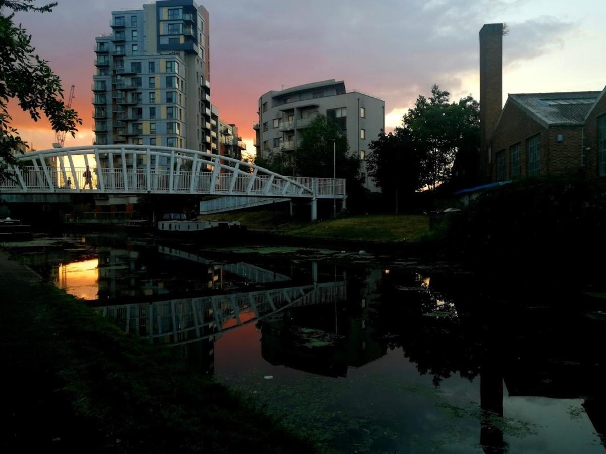 Lovely Luxury 1-Bed Apartment In Wembley London Exterior photo